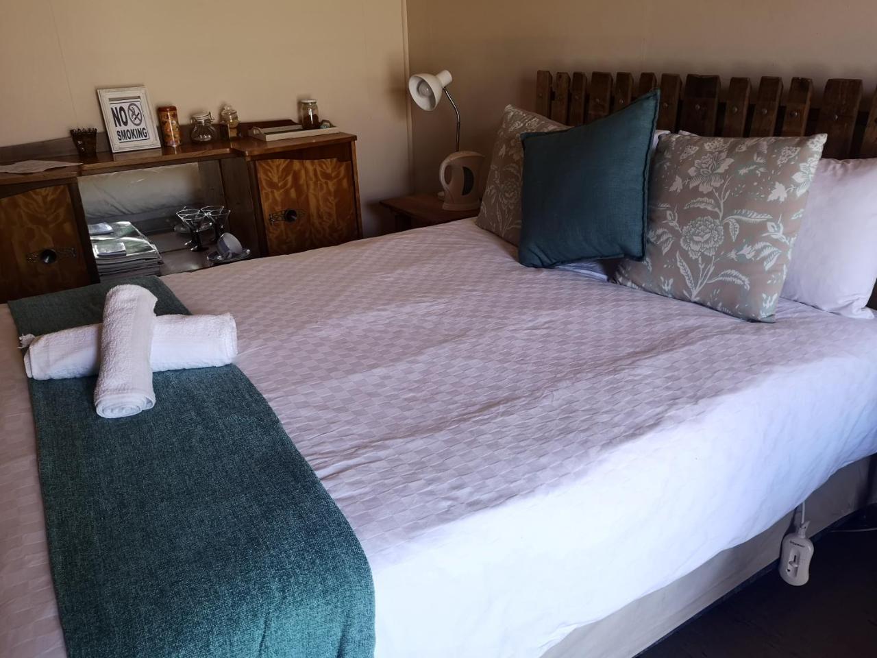 Suzie'S Coffee Shop Accommodation Bellville Exterior foto